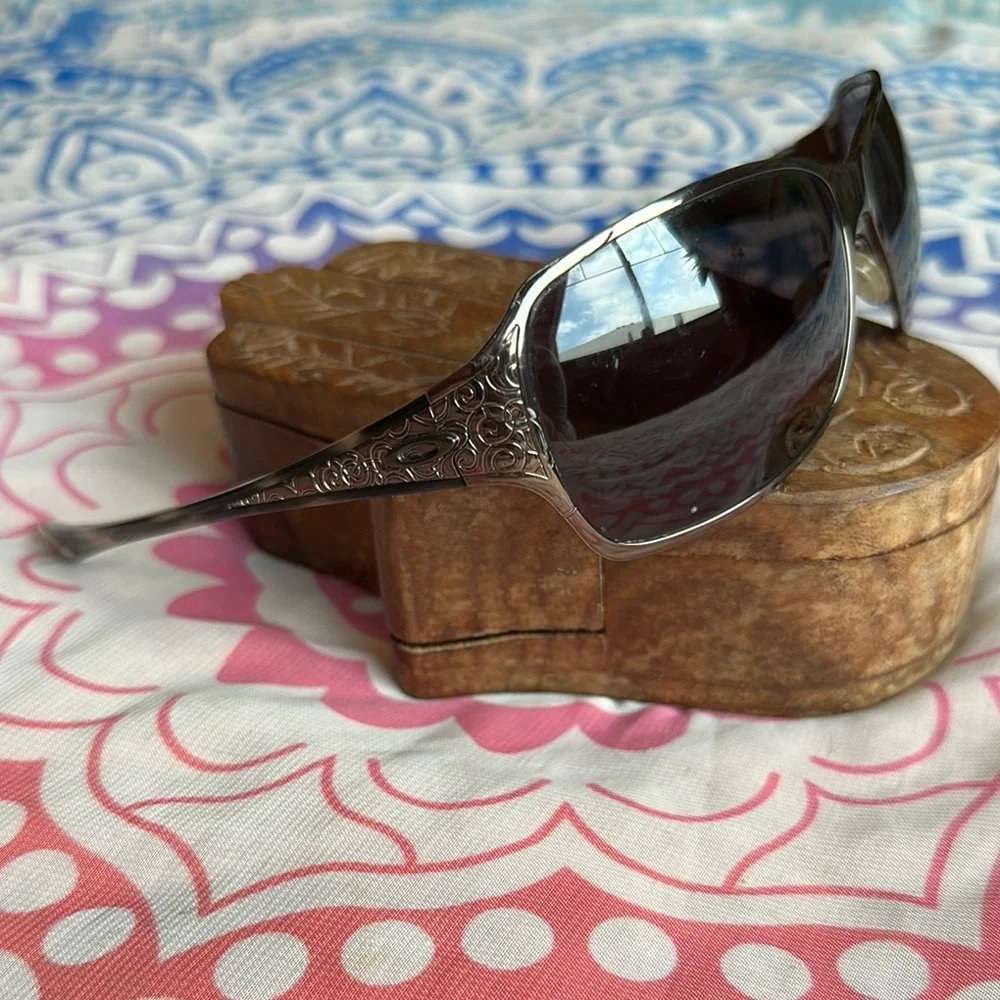 Retro Oakley Sunglasses [floral inlay pattern] - Picture 7 of 10